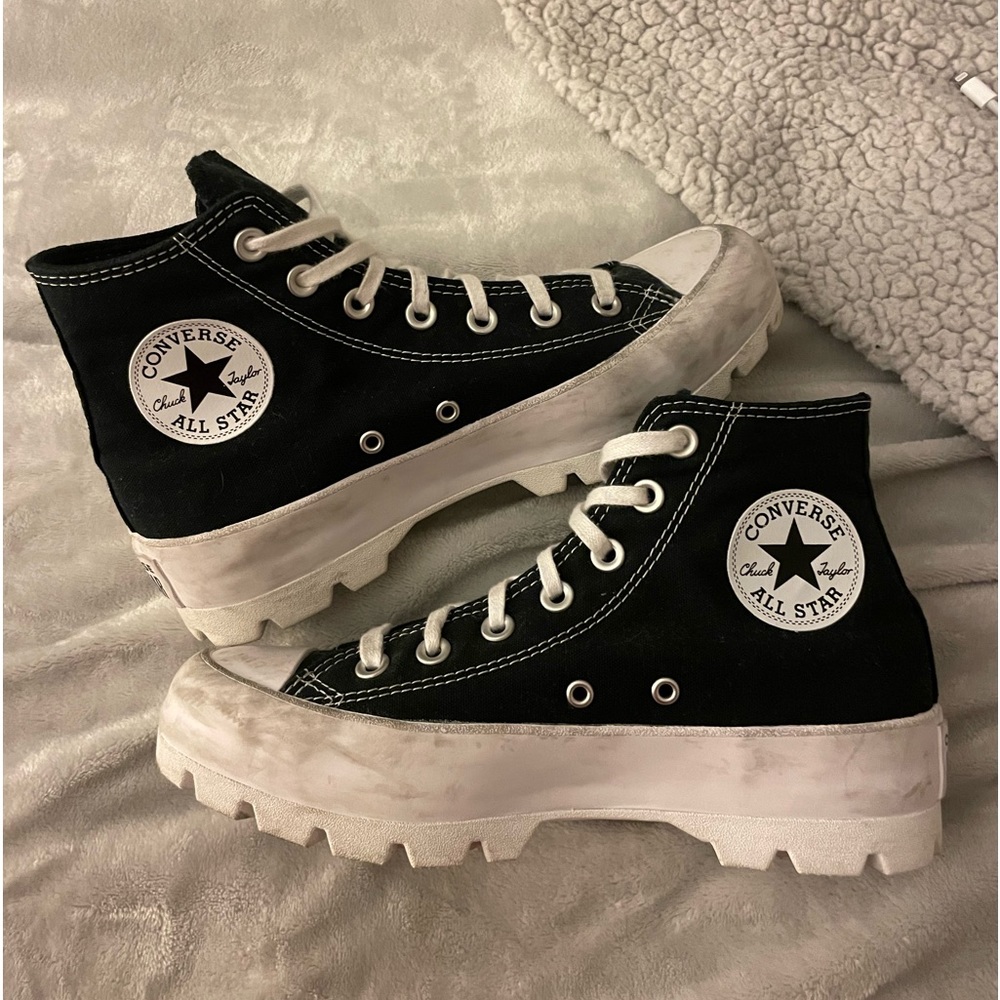 Chuck Taylor All Star Lugged
$80.00
WOMEN'S HIGH TOP SHOE